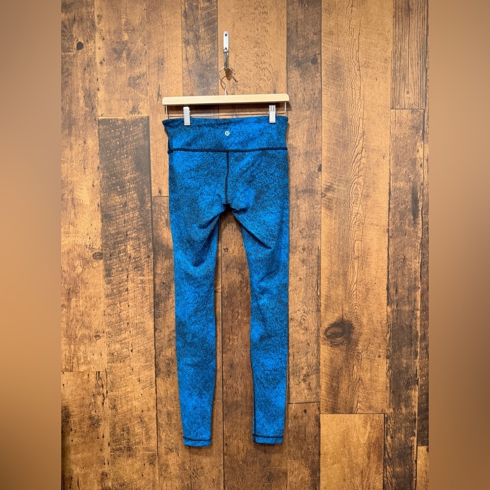 Lululemon Wunder Under Pant III
Luon Spray Jacquard Shocking Blue Black size 8 - Picture 3 of 6